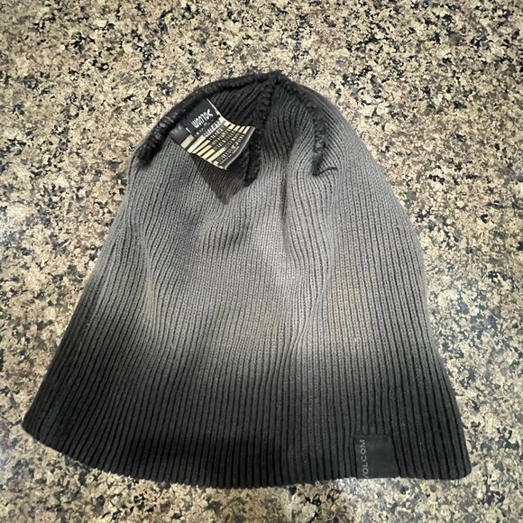 Volcom Phasor Beanie / Black & Gray Ombre / Skull Fit - Picture 4 of 5